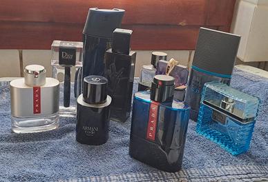 Bottiglie vuote di profumo