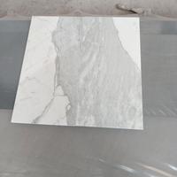 Pavimento in Calacatta Oro Naturale