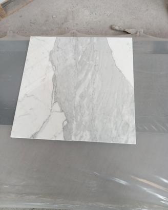 Pavimento in Calacatta Oro Naturale