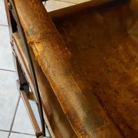 sedia in cuoio con borchie 