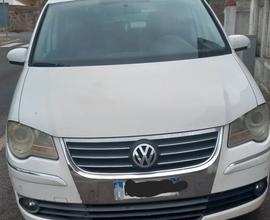 VOLKSWAGEN Touran - 2009