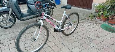 Mountain bike ragazza