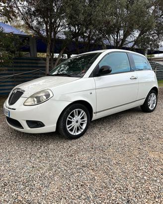 Lancia Ypsilon 1.3 MJT 75 CV Unyca