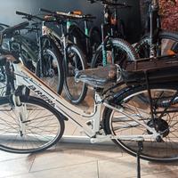 Bicicletta con pedalata assistita