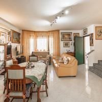 Villa a schiera con giardino