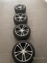 Cerchi in lega da 17” con gomme estive