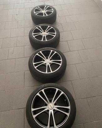 Cerchi in lega da 17” con gomme estive
