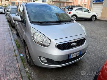 AUTO  KIA VENGA
