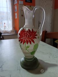 brocca antica in vetro satinato