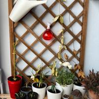 Fioriera in legno con pannello grigliato