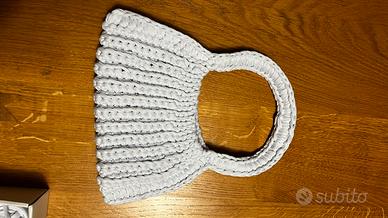 Borsa bianca all’uncinetto