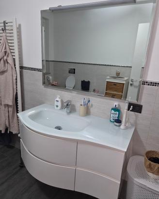 mobile bagno con specchio