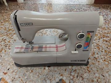 Macchina da cucire Necchi 584 Silvia