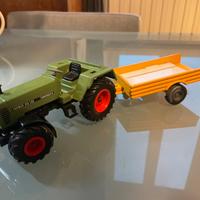 Trattore giocattolo Welly con rimorchio