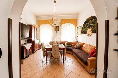 4 LOCALI A LIVORNO