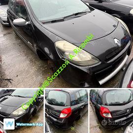 Renault Clio anno 2010 per ricambi P
