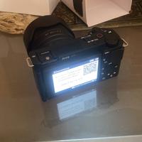 Sony zv e 10 + obiettivo da kit + vitrox 35 f 1.7