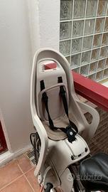 Seggiolino e cesto porta oggetti