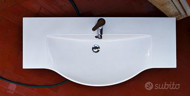 Lavandino bagno completo di rubinetto