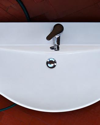 Lavandino bagno completo di rubinetto