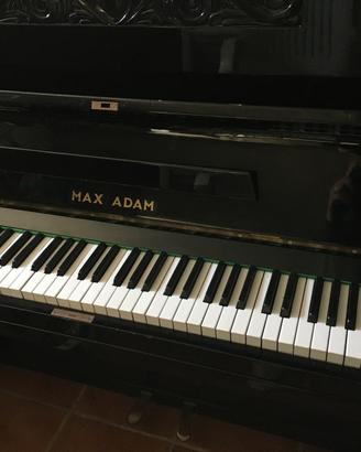 Vecchio pianoforte per arredamento