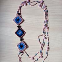 collana all' uncinetto con mattonelle Granny 