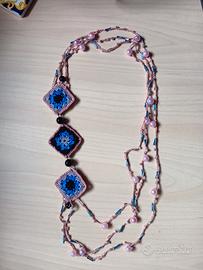 collana all' uncinetto con mattonelle Granny 