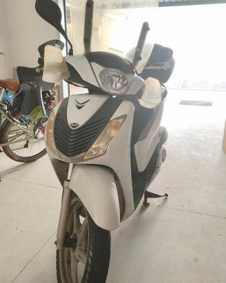 Honda SH 150 – Buono stato - Accessoriato