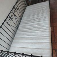 letto in ferro Ikea completo di materasso 