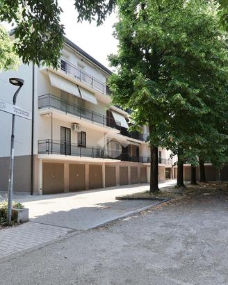 3 LOCALI A REGGIO NELL'EMILIA