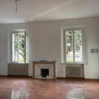 Ampio appartamento al piano primo palazzo storico