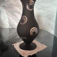 Vaso in vetro, resina e argento.