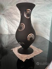 Vaso in vetro, resina e argento.