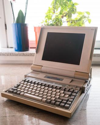 Vintage Olivetti Echos P100C Laptop Computer Model 800 Type 860T