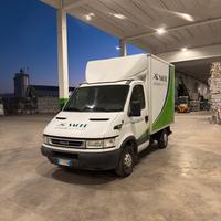 Iveco Daily con sponda idraulica