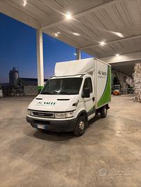 Iveco Daily con sponda idraulica