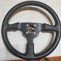 Volante MOMO per Fiat Uno Turbo 2 serie con mozzo