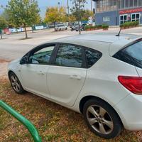 opel astra 1.4 turbo benzina