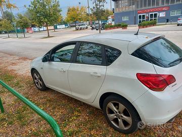 opel astra 1.4 turbo benzina