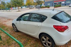 opel astra 1.4 turbo benzina