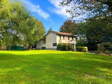 Villa di 382 m² con 4 locali e box auto doppio a S