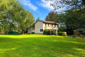 Villa di 382 m² con 4 locali e box auto doppio a S