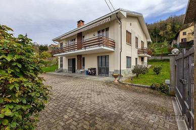 Villa di 240 m² con più di 5 locali e box auto dop