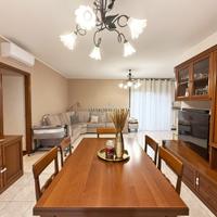 Ampio trilocale con balconi, cantina e box