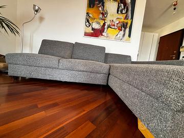 DIVANO a tre posti con chaise-longue GRIGIO