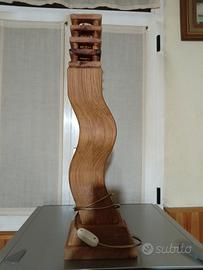 Lampada in legno 