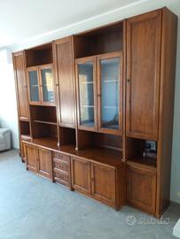 Mobile completo da salone con vetrine