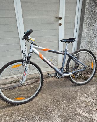 mountain bike praticamente nuova