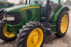 TRATTORE USATO MARCA JOHN DEERE MODELLO 5080M