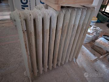 Due termosifoni in ghisa epoca liberty 